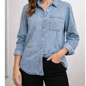 Universal Thread Classic Fit Denim Shirt Light Wash Long Sleeve Button Up Sz S